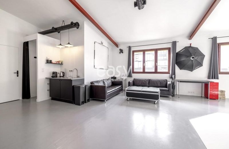 Photo studio available for rent in the central area of Paris, France